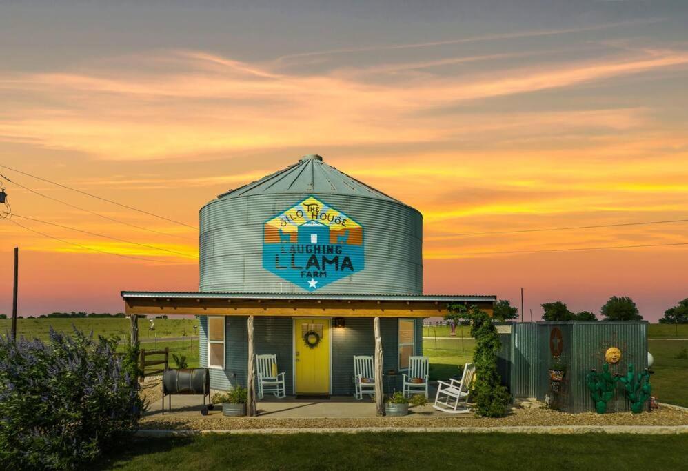 Silo House At Laughing Llama Farm Troy Buitenkant foto
